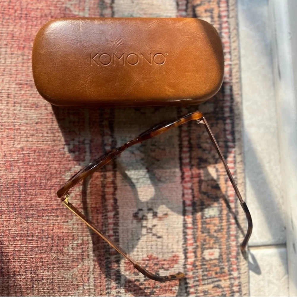 Komono LuLu Polarized Tortoise Shell Sunglasses with Case - Picture 5 of 7